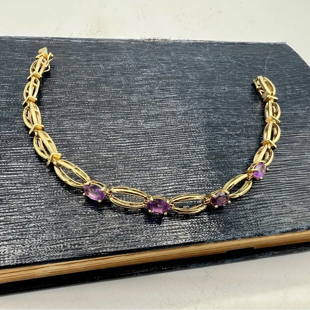 Vintage gold plated scalloped chain bracelet with amethysts 7.5” - Picture 4 of 8